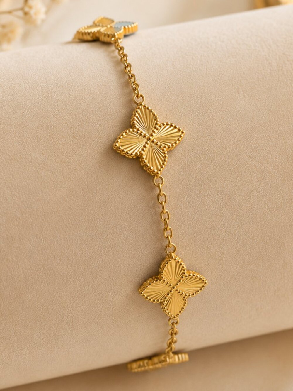 Elegant Gold Clover Motif Bracelet | Adjustable